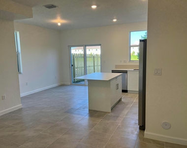 2776 Se 26th Avenue - Photo Thumbnail 7