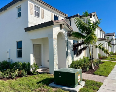 2776 Se 26th Avenue - Photo Thumbnail 1