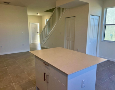 2776 Se 26th Avenue - Photo Thumbnail 12