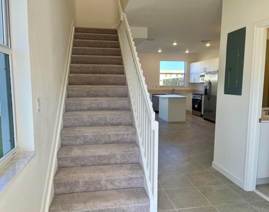 2776 Se 26th Avenue - Photo Thumbnail 4
