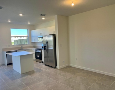 2776 Se 26th Avenue - Photo Thumbnail 6