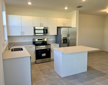 2776 Se 26th Avenue - Photo Thumbnail 9