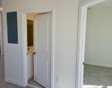 2776 Se 26th Avenue - Photo Thumbnail 5