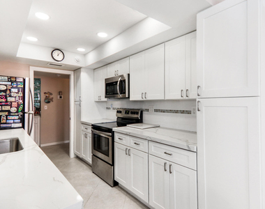 5480 N Ocean Drive - Photo Thumbnail 3
