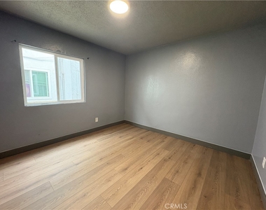 1905 W Myrtle Street - Photo Thumbnail 1