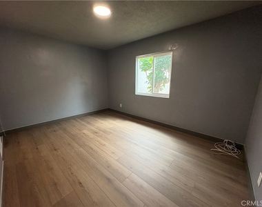 1905 W Myrtle Street - Photo Thumbnail 5