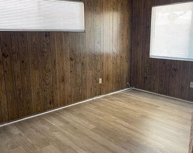 876 W Whittier Avenue - Photo Thumbnail 28