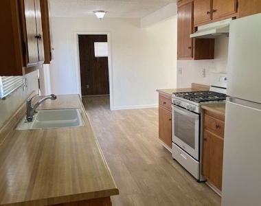 876 W Whittier Avenue - Photo Thumbnail 9
