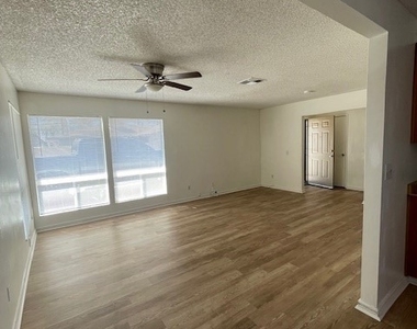 876 W Whittier Avenue - Photo Thumbnail 1