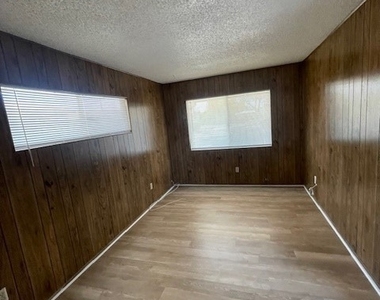 876 W Whittier Avenue - Photo Thumbnail 27