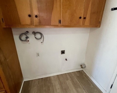 876 W Whittier Avenue - Photo Thumbnail 8