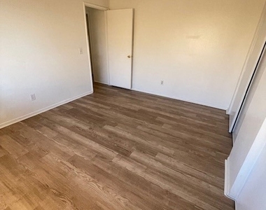 876 W Whittier Avenue - Photo Thumbnail 24
