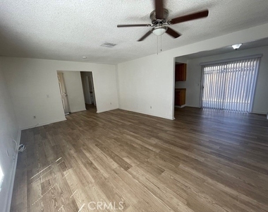 876 W Whittier Avenue - Photo Thumbnail 14