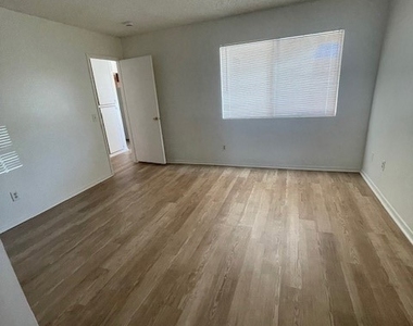 876 W Whittier Avenue - Photo Thumbnail 19