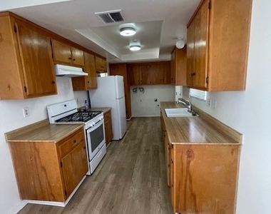 876 W Whittier Avenue - Photo Thumbnail 12