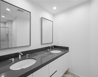 4214 Fulton Avenue - Photo Thumbnail 3