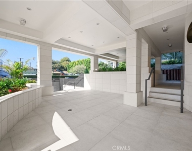 4214 Fulton Avenue - Photo Thumbnail 6