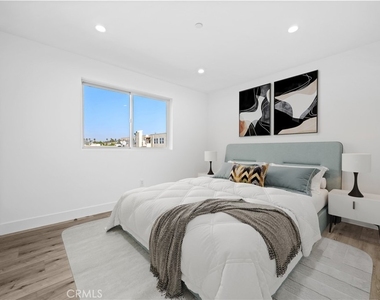 4214 Fulton Avenue - Photo Thumbnail 12