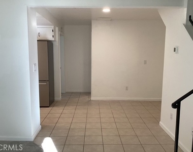 44532 E 15th Street E - Photo Thumbnail 2