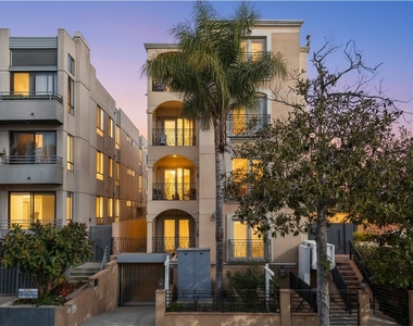 918 S Wooster Street - Photo Thumbnail 1