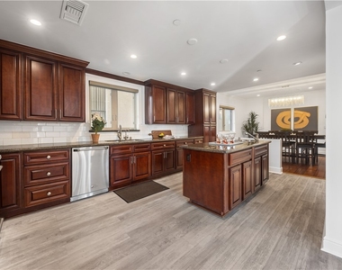 918 S Wooster Street - Photo Thumbnail 5