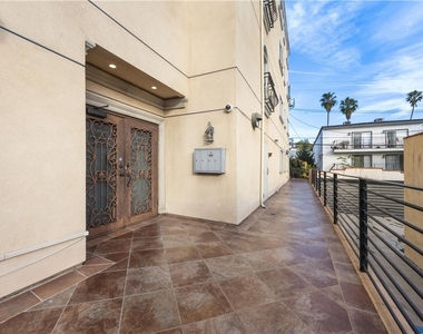 918 S Wooster Street - Photo Thumbnail 9