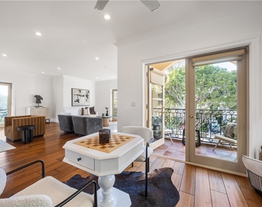 918 S Wooster Street - Photo Thumbnail 7