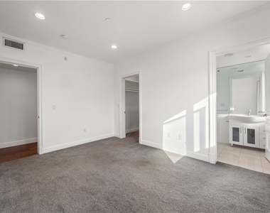 918 S Wooster Street - Photo Thumbnail 26