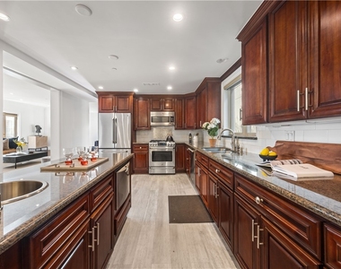 918 S Wooster Street - Photo Thumbnail 4