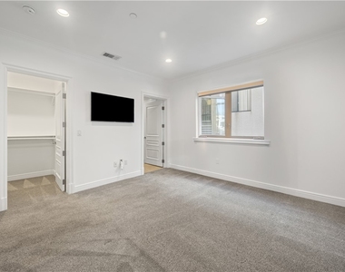 918 S Wooster Street - Photo Thumbnail 31