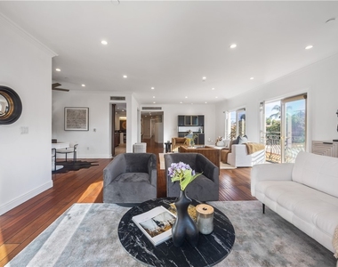 918 S Wooster Street - Photo Thumbnail 6