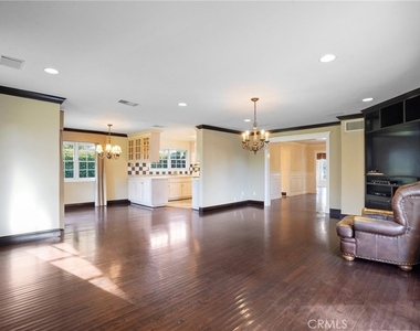 12281 Woodley Avenue - Photo Thumbnail 10