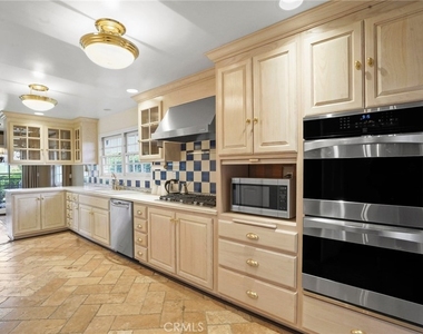 12281 Woodley Avenue - Photo Thumbnail 19