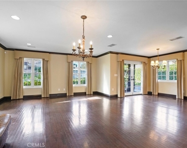 12281 Woodley Avenue - Photo Thumbnail 8