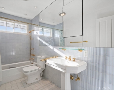 12281 Woodley Avenue - Photo Thumbnail 32