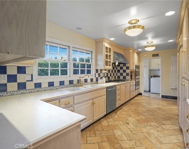 12281 Woodley Avenue - Photo Thumbnail 17