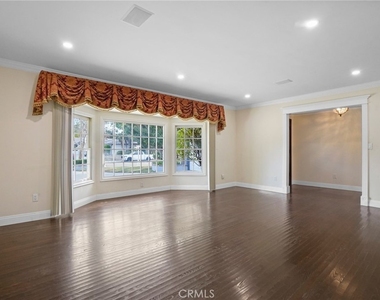 12281 Woodley Avenue - Photo Thumbnail 5