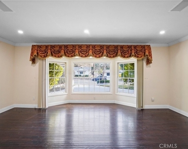 12281 Woodley Avenue - Photo Thumbnail 4