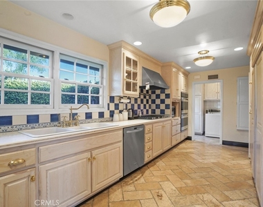 12281 Woodley Avenue - Photo Thumbnail 16