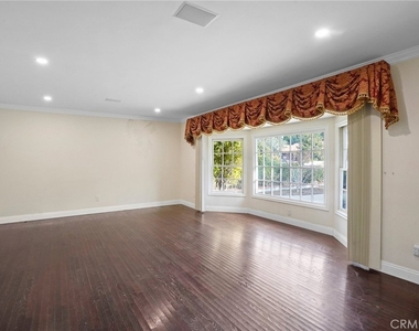 12281 Woodley Avenue - Photo Thumbnail 3