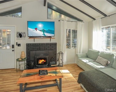 325 Hilltop Lane - Photo Thumbnail 5