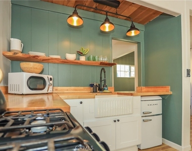 325 Hilltop Lane - Photo Thumbnail 8