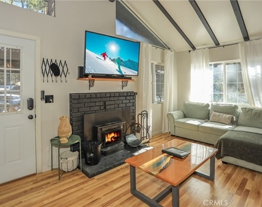 325 Hilltop Lane - Photo Thumbnail 6