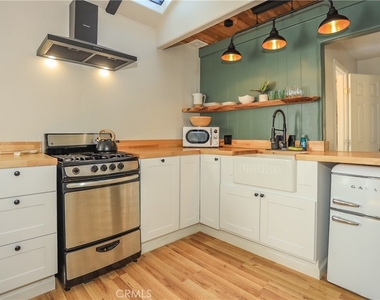 325 Hilltop Lane - Photo Thumbnail 7