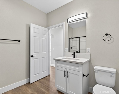 8412 Burnet Avenue - Photo Thumbnail 14