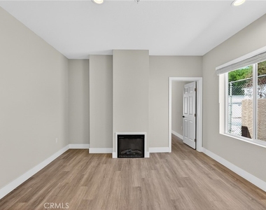 8412 Burnet Avenue - Photo Thumbnail 3