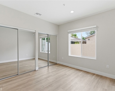 8412 Burnet Avenue - Photo Thumbnail 18