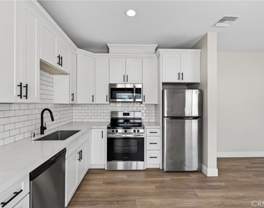 8412 Burnet Avenue - Photo Thumbnail 8