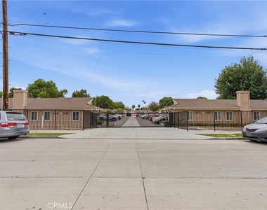 8412 Burnet Avenue - Photo Thumbnail 21
