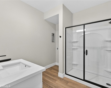 8412 Burnet Avenue - Photo Thumbnail 13